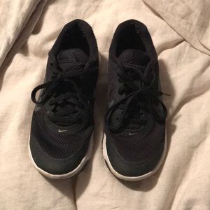 Black Nike Tennis Shoes
